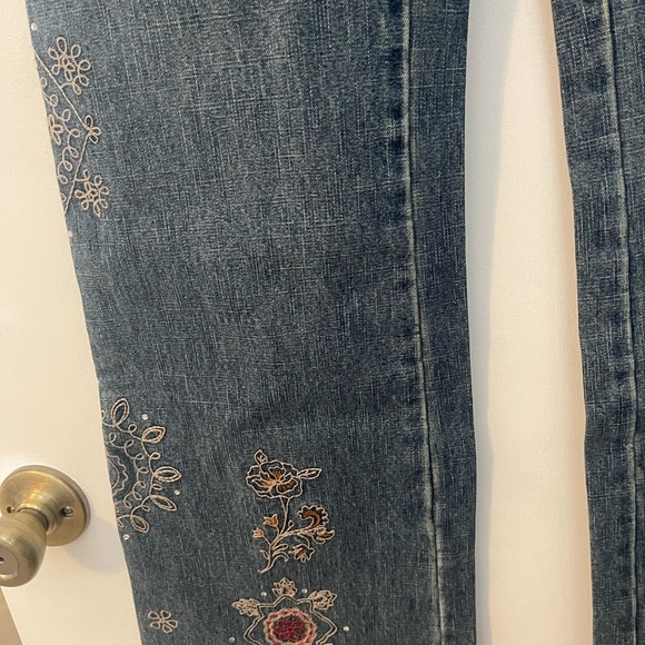 Faded Glory wide leg/bellbottom Jeans with embroidery - Picture 7 of 11